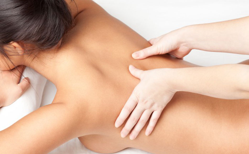 Apprendre à faire un massage nu et érotique